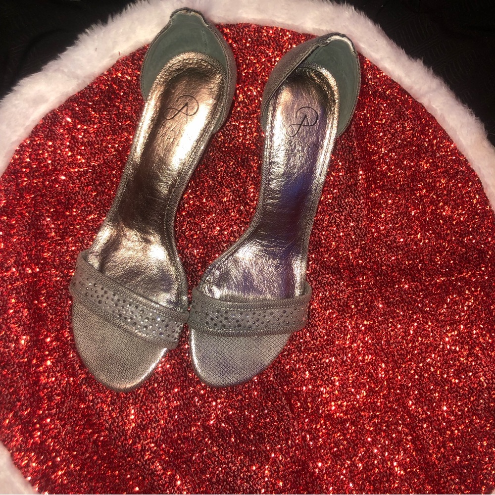 Adrianna Papell Size 5 1/2 Heels.